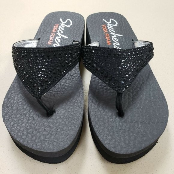 skechers yoga foam flip flops black